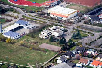 Vue aérienne de Queichtalhalle à Offenbach an der Queich dans le département Rhénanie-Palatinat, Allemagne