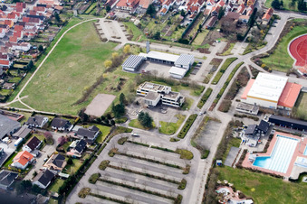 Vue oblique de Hôtel de ville municipal à Offenbach an der Queich dans le département Rhénanie-Palatinat, Allemagne