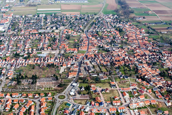Vue aérienne de Rue Landauer et Germersheimer à Offenbach an der Queich dans le département Rhénanie-Palatinat, Allemagne