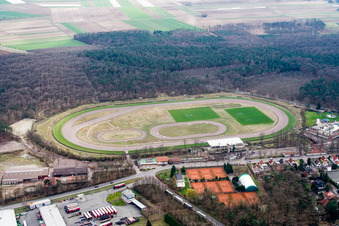 Photographie aérienne de Piste de l'hippodrome pour courses sur piste de sable et courses de trot (Palatinat) à Herxheim bei Landau dans le département Rhénanie-Palatinat, Allemagne