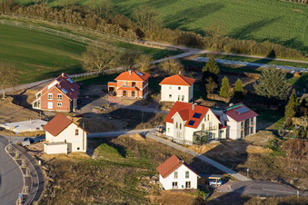 Enregistrement par drone de Sur la haute piste à Kandel dans le département Rhénanie-Palatinat, Allemagne