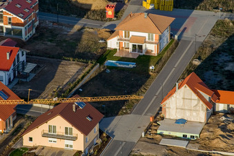 Sur la haute piste à Kandel dans le département Rhénanie-Palatinat, Allemagne d'un drone
