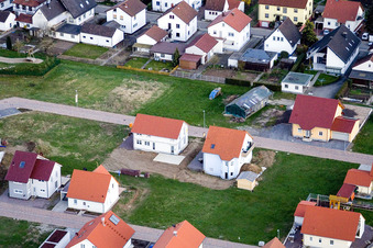 Nouvelle zone de développement NO à le quartier Schaidt in Wörth am Rhein dans le département Rhénanie-Palatinat, Allemagne du point de vue du drone