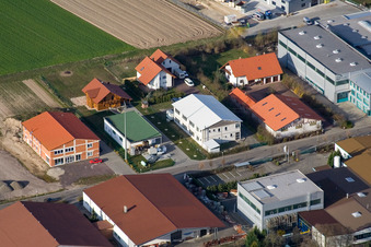 Enregistrement par drone de Zone commerciale Im Gereut à Hatzenbühl dans le département Rhénanie-Palatinat, Allemagne