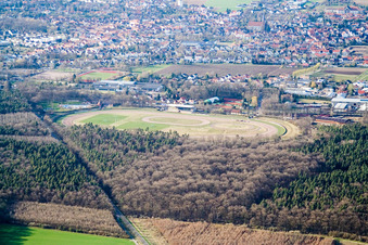 Vue aérienne de Herxheim, hippodrome à Herxheim bei Landau dans le département Rhénanie-Palatinat, Allemagne