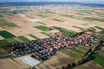 Vue aérienne de Éoliennes (WEA) - éolienne - dans un champ à Herxheimweyher dans le département Rhénanie-Palatinat, Allemagne