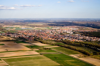 Vue aérienne de Vue de la ville depuis le nord-est à Rülzheim dans le département Rhénanie-Palatinat, Allemagne