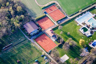 Vue aérienne de Court de tennis et salle Bellheim à Bellheim dans le département Rhénanie-Palatinat, Allemagne
