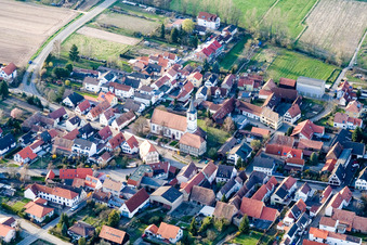 Vue aérienne de Église à Schwegenheim dans le département Rhénanie-Palatinat, Allemagne