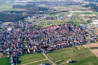 Vue oblique de Vue de la ville depuis le sud à Harthausen dans le département Rhénanie-Palatinat, Allemagne