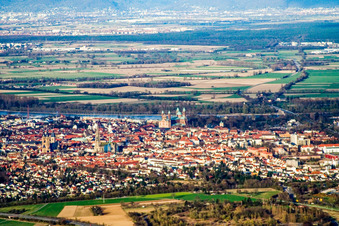 Vue aérienne de Vue de la ville depuis l'ouest à Speyer dans le département Rhénanie-Palatinat, Allemagne