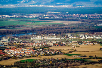 Vue aérienne de Aéroport Speyer depuis l'ouest à Speyer dans le département Rhénanie-Palatinat, Allemagne