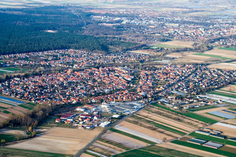 Vue oblique de Vue des rues et des maisons dans les quartiers résidentiels à Harthausen dans le département Rhénanie-Palatinat, Allemagne