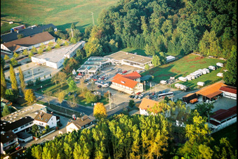 Photographie aérienne de Zone commerciale Lauterburger Straße avec Ford-Auto Bohlender et Sporthaus Frey à Kandel dans le département Rhénanie-Palatinat, Allemagne