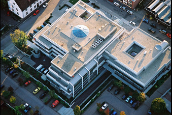 Vue aérienne de Bâtiment administratif de la banque Sparkasse Germersheim-Kandel - Siège social à Kandel dans le département Rhénanie-Palatinat, Allemagne