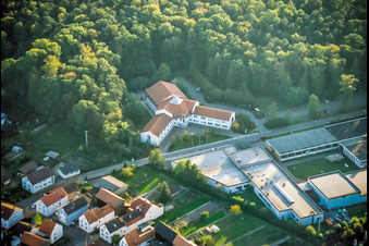 Vue aérienne de Zone industrielle de Hatzenbühler avec Eichenauer GmbH à Hatzenbühl dans le département Rhénanie-Palatinat, Allemagne