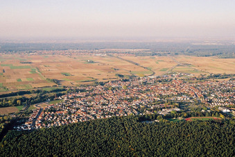Vue oblique de Vue de la ville depuis le sud à Rülzheim dans le département Rhénanie-Palatinat, Allemagne