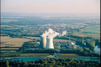 Centrale nucléaire à Philippsburg dans le département Bade-Wurtemberg, Allemagne vue du ciel