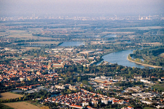 Photographie aérienne de Les rives du Rhin à Speyer dans le département Rhénanie-Palatinat, Allemagne