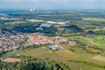Vue aérienne de Vue de la ville depuis le sud à le quartier Sondernheim in Germersheim dans le département Rhénanie-Palatinat, Allemagne