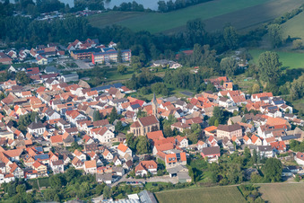 Église catholique Saint-Jean-Baptiste à le quartier Sondernheim in Germersheim dans le département Rhénanie-Palatinat, Allemagne hors des airs