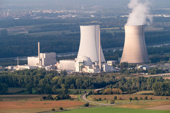Centrale nucléaire du sud-ouest à Philippsburg dans le département Bade-Wurtemberg, Allemagne d'en haut