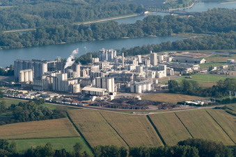 Vue d'oiseau de Industrie à Beinheim dans le département Bas Rhin, France
