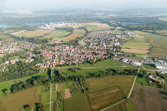 Vue d'oiseau de Beinheim dans le département Bas Rhin, France