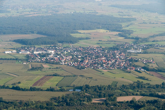 Vue aérienne de Rheinbischofsheim à Gambsheim dans le département Bas Rhin, France