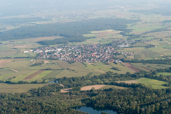 Vue aérienne de Rheinbischofsheim à La Wantzenau dans le département Bas Rhin, France