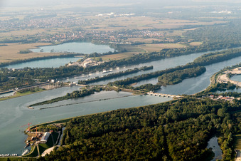 Vue aérienne de Écluse près de Gambsheim à le quartier Freistett in Rheinau dans le département Bade-Wurtemberg, Allemagne