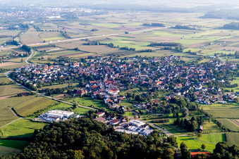 Vue aérienne de Champs agricoles et terres agricoles à le quartier Wagshurst in Achern dans le département Bade-Wurtemberg, Allemagne