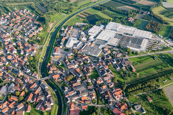 Vue aérienne de Locaux de l'usine Progress-Werk Oberkirch AG à le quartier Stadelhofen in Oberkirch dans le département Bade-Wurtemberg, Allemagne