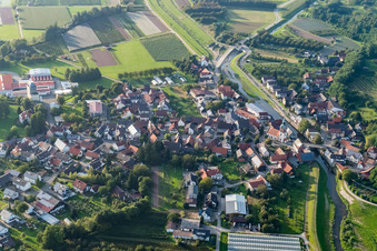 Vue aérienne de Pont Rench et Saint-Anastase à le quartier Erlach in Renchen dans le département Bade-Wurtemberg, Allemagne