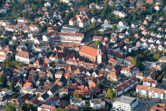 Vue aérienne de Saint Cyriaque à le quartier Gaisbach in Oberkirch dans le département Bade-Wurtemberg, Allemagne
