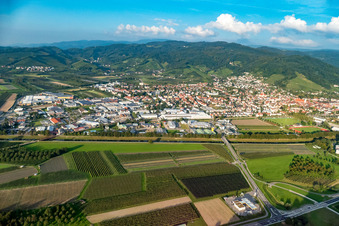 Vue aérienne de Du sud-ouest à le quartier Gaisbach in Oberkirch dans le département Bade-Wurtemberg, Allemagne
