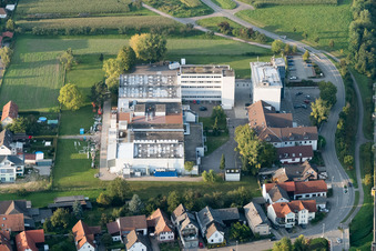 Vue aérienne de Locaux de l'usine du producteur de produits chimiques Klocke Pharma-Service à le quartier Urloffen in Appenweier dans le département Bade-Wurtemberg, Allemagne
