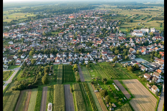 Vue aérienne de Runzweg du sud à le quartier Urloffen in Appenweier dans le département Bade-Wurtemberg, Allemagne