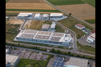 Vue oblique de Parc industriel W II avec emballage transparent Weber GmbH à Herxheim bei Landau dans le département Rhénanie-Palatinat, Allemagne