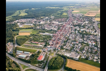 Vue d'oiseau de Vue d'ensemble de la ville depuis l'est à Kandel dans le département Rhénanie-Palatinat, Allemagne