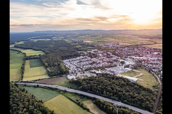 Vue aérienne de Village de Gartenstadt au-delà de l'A65 à Kandel dans le département Rhénanie-Palatinat, Allemagne