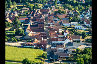 Vue aérienne de Waldstr à le quartier Mühlhofen in Billigheim-Ingenheim dans le département Rhénanie-Palatinat, Allemagne