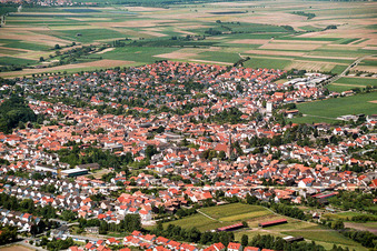 Vue aérienne de Vue de la ville depuis l'ouest à Rülzheim dans le département Rhénanie-Palatinat, Allemagne