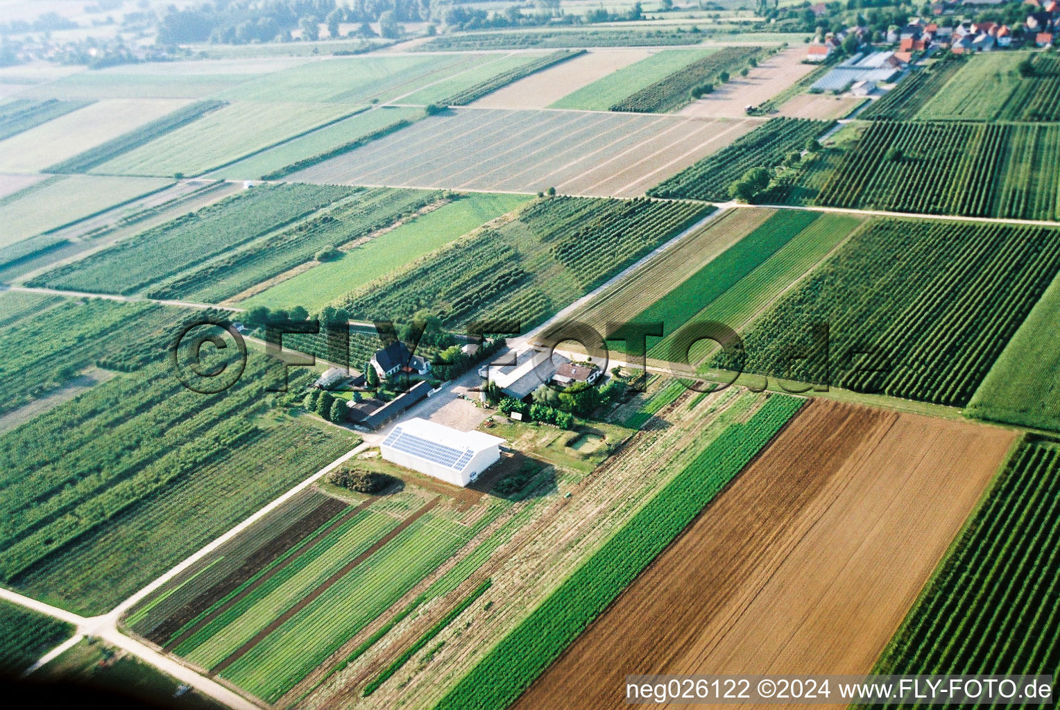 Le jardin du fermier à Winden dans le département Rhénanie-Palatinat, Allemagne du point de vue du drone