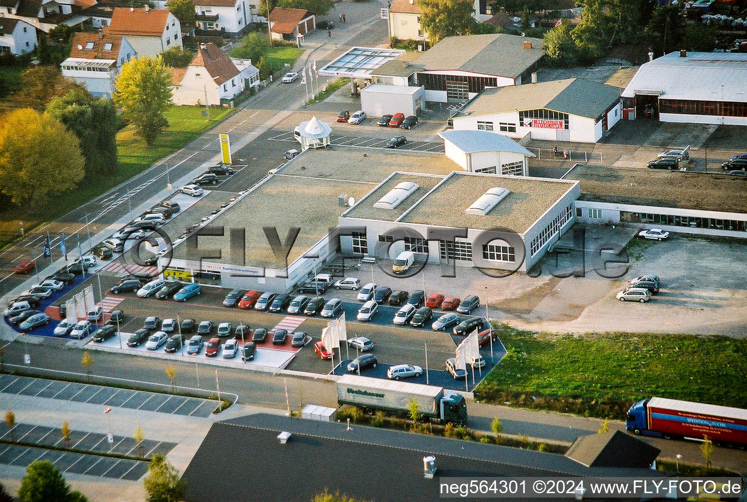 Vue aérienne de Concessionnaire automobile Opel-Tretter à Kandel dans le département Rhénanie-Palatinat, Allemagne