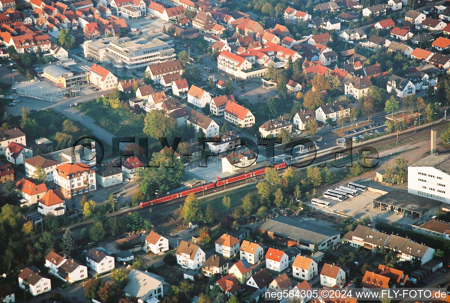 Vue aérienne de Gare Verbandsgemeinde Sparkasse à Kandel dans le département Rhénanie-Palatinat, Allemagne