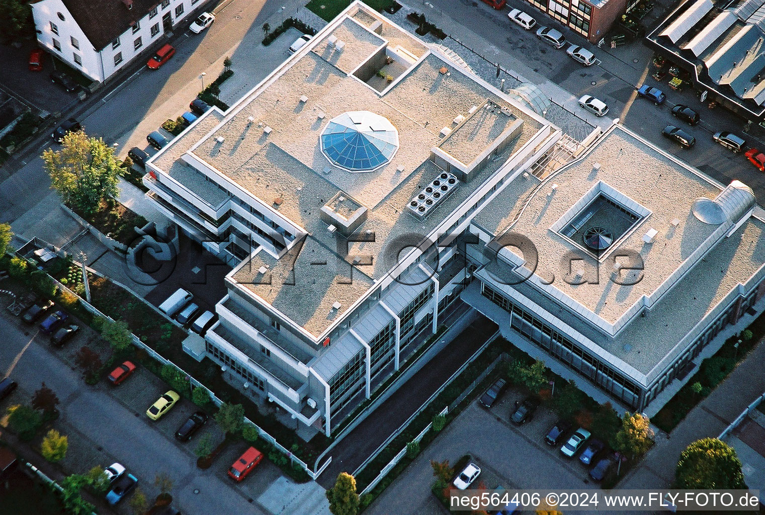 Vue aérienne de Bâtiment administratif bancaire de la société de services financiers Sparkasse Germersheim-Kandel - siège social à Kandel dans le département Rhénanie-Palatinat, Allemagne