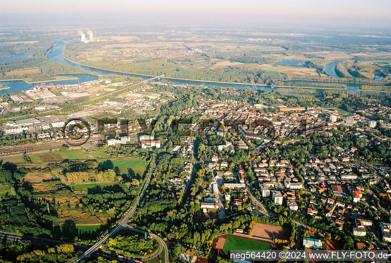 Vue aérienne de Du sud-ouest à Germersheim dans le département Rhénanie-Palatinat, Allemagne