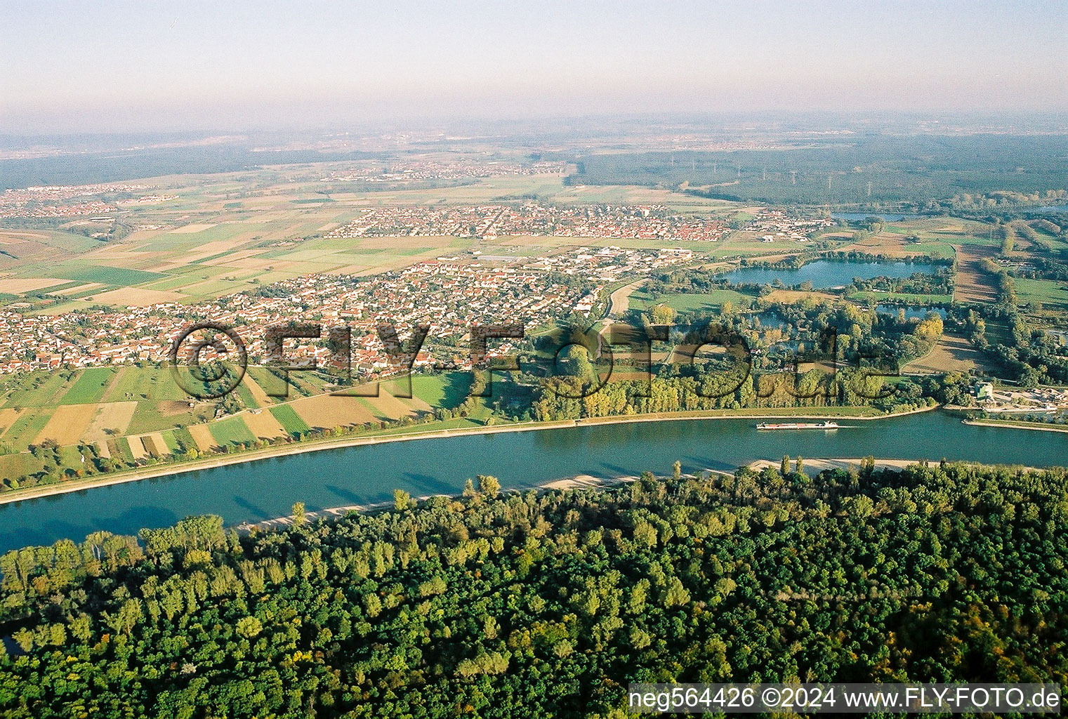 Vue aérienne de Rhin face à Spire à Altlußheim dans le département Bade-Wurtemberg, Allemagne