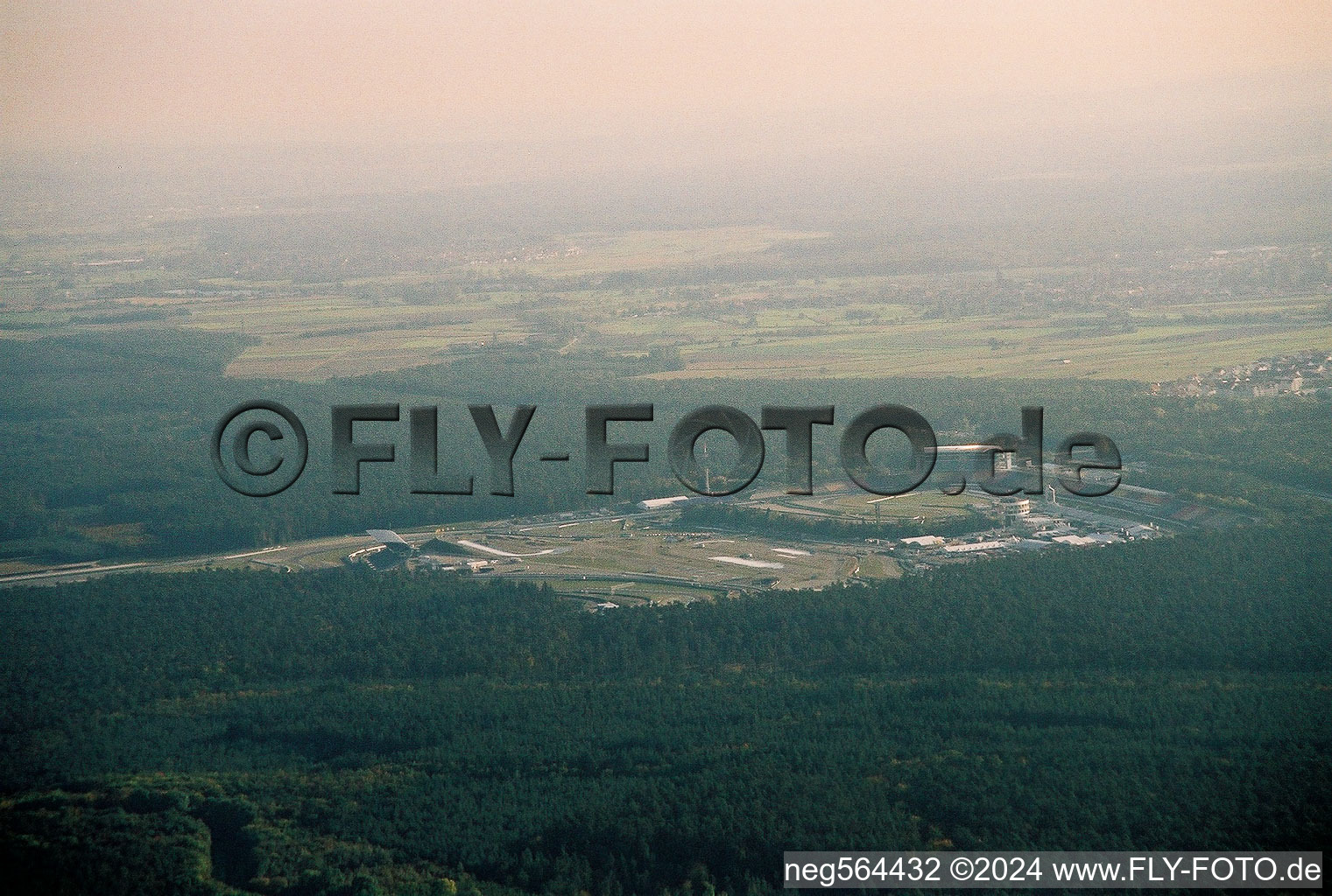 Vue aérienne de Hockenheimring depuis le nord-ouest à Hockenheim dans le département Bade-Wurtemberg, Allemagne